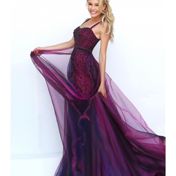 New Burgundy Prom Dress with attached Train - Picture 1 of 5